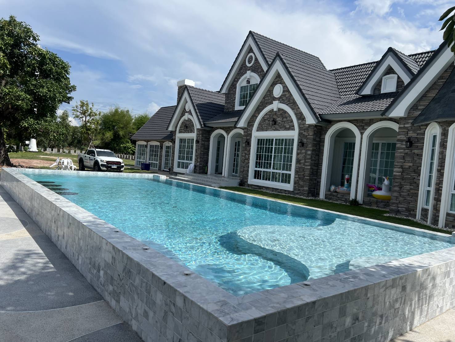 สระว่ายน้ำ